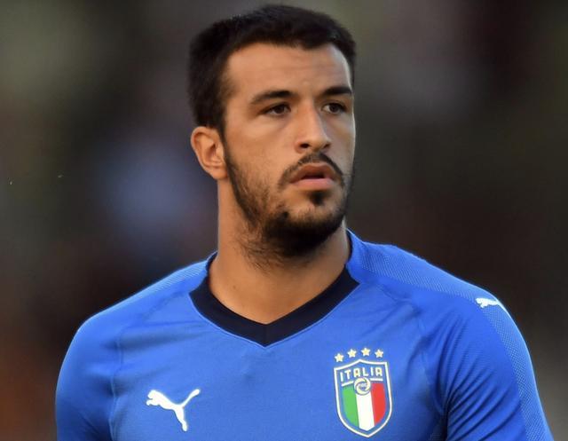 更是对他积 更是对他积